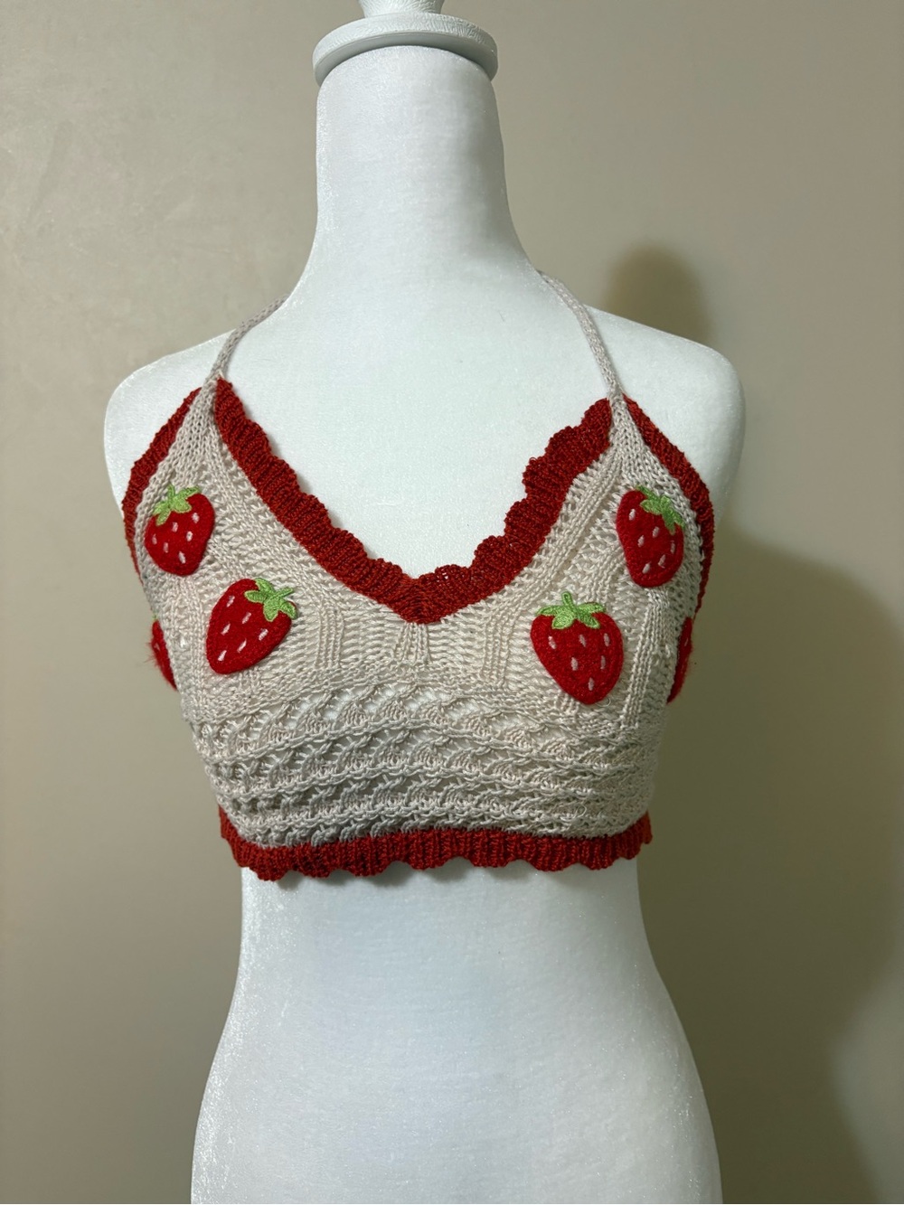 ROMWE Beige Knit Crop Top with Red Trim